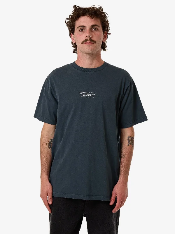 Men's biodegradable t-shirt-New Issue Merch Fit Tee - Petrol