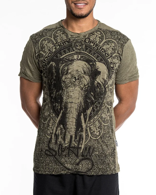 Men's laid-back t-shirt-Mens Wild Elephant T-Shirt in Green