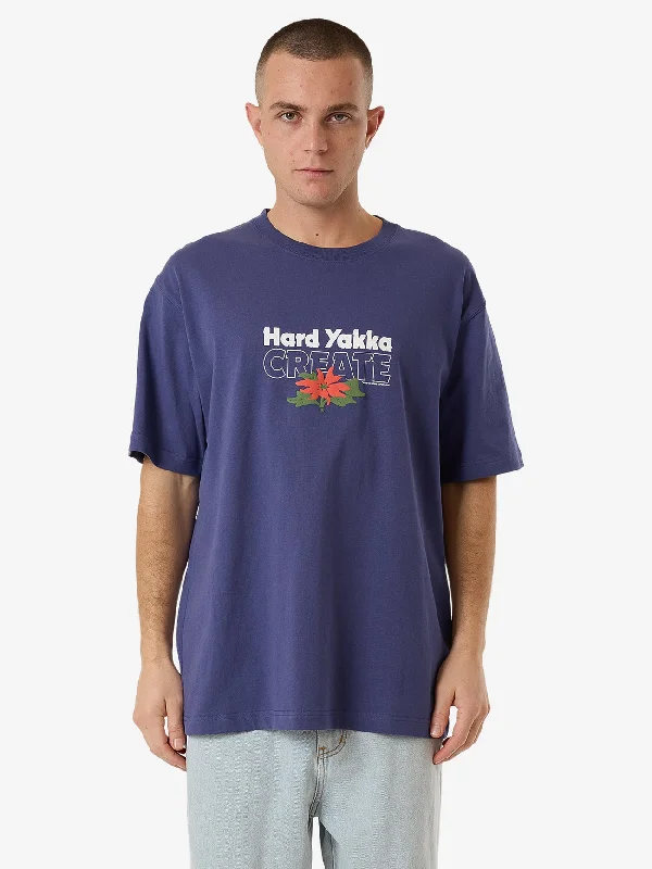 Men's fitted athletic t-shirt-HYC Flora Oversize Fit Tee - Yakka Blue